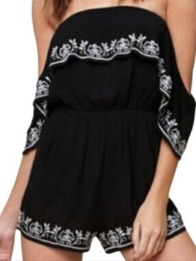 💕Adorable Romper by "Me to We" Black and White w/Embroidery
